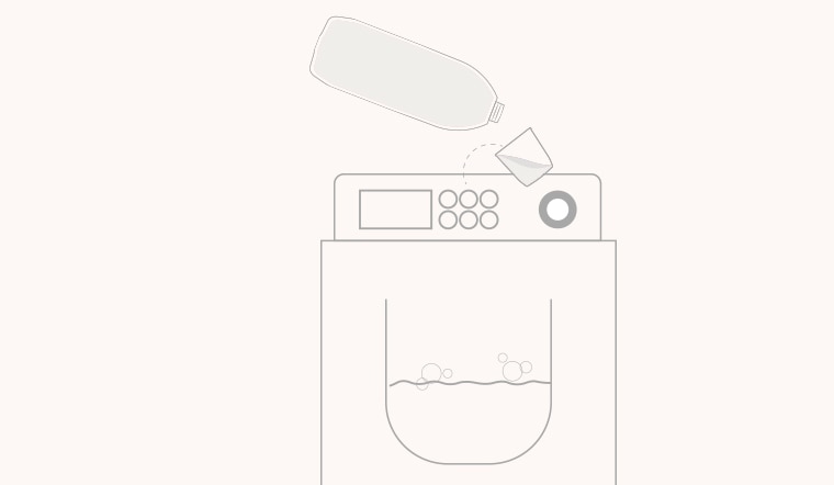 Dissolva bem 3 tampas de Ola na máquina já cheia de água. Coloque as roupas e inicie a operação de lavagem no ciclo delicado ou normal e complete o enxágue