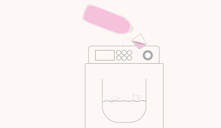 Dilua 2 tampas e meia do produto (80 ml) em 5 litros de água. Umedeça o pano e passe sobre as superfícies a serem limpas