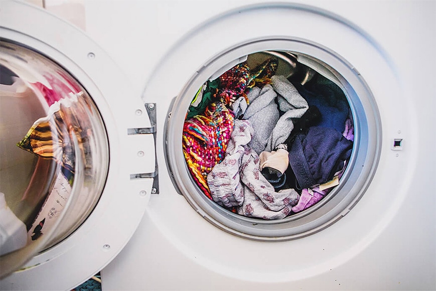 maquina de lavar com roupas